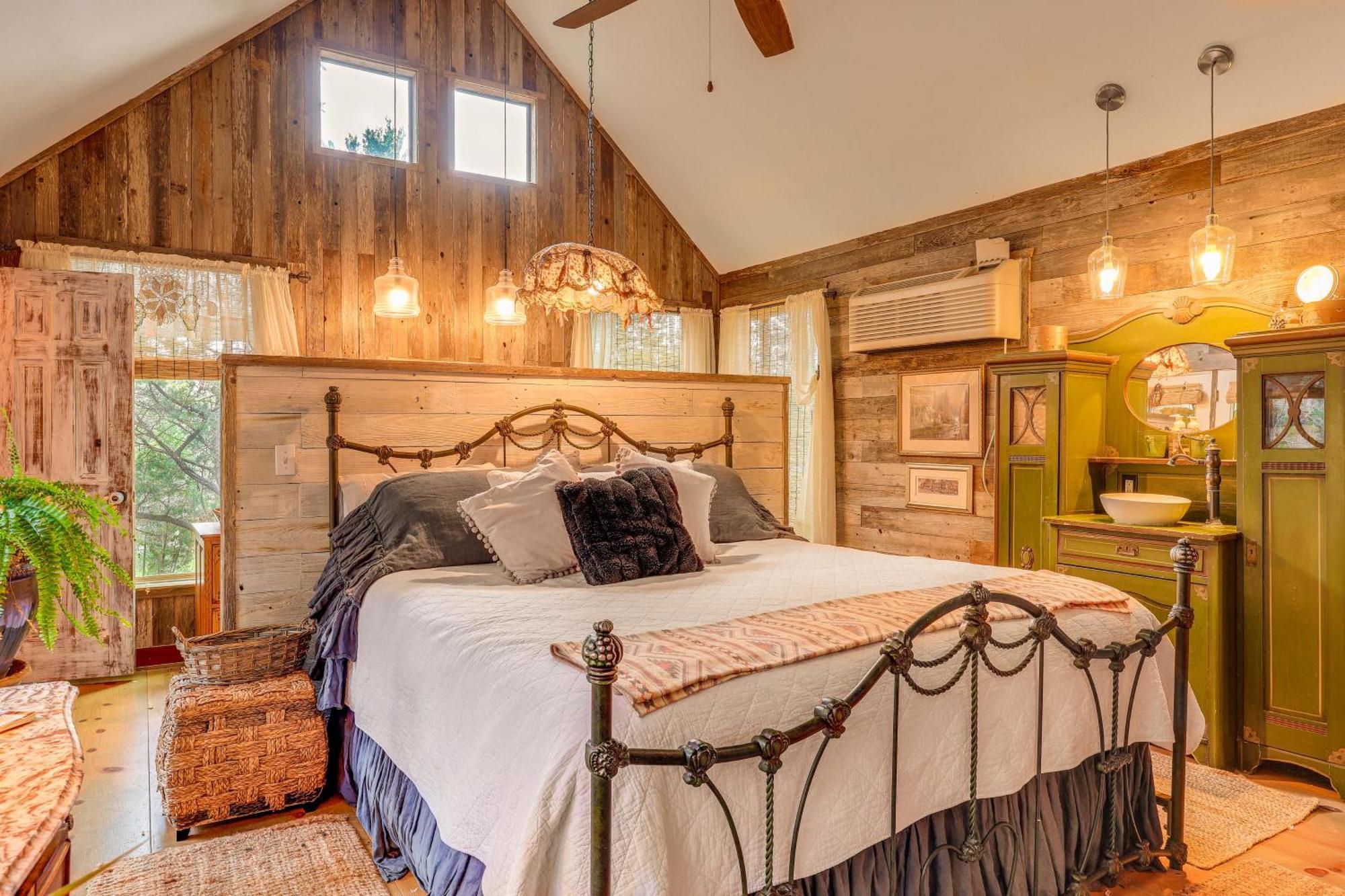 Pet-Friendly Wimberley Cabin With Fire Pit And Hot Tub Buitenkant foto
