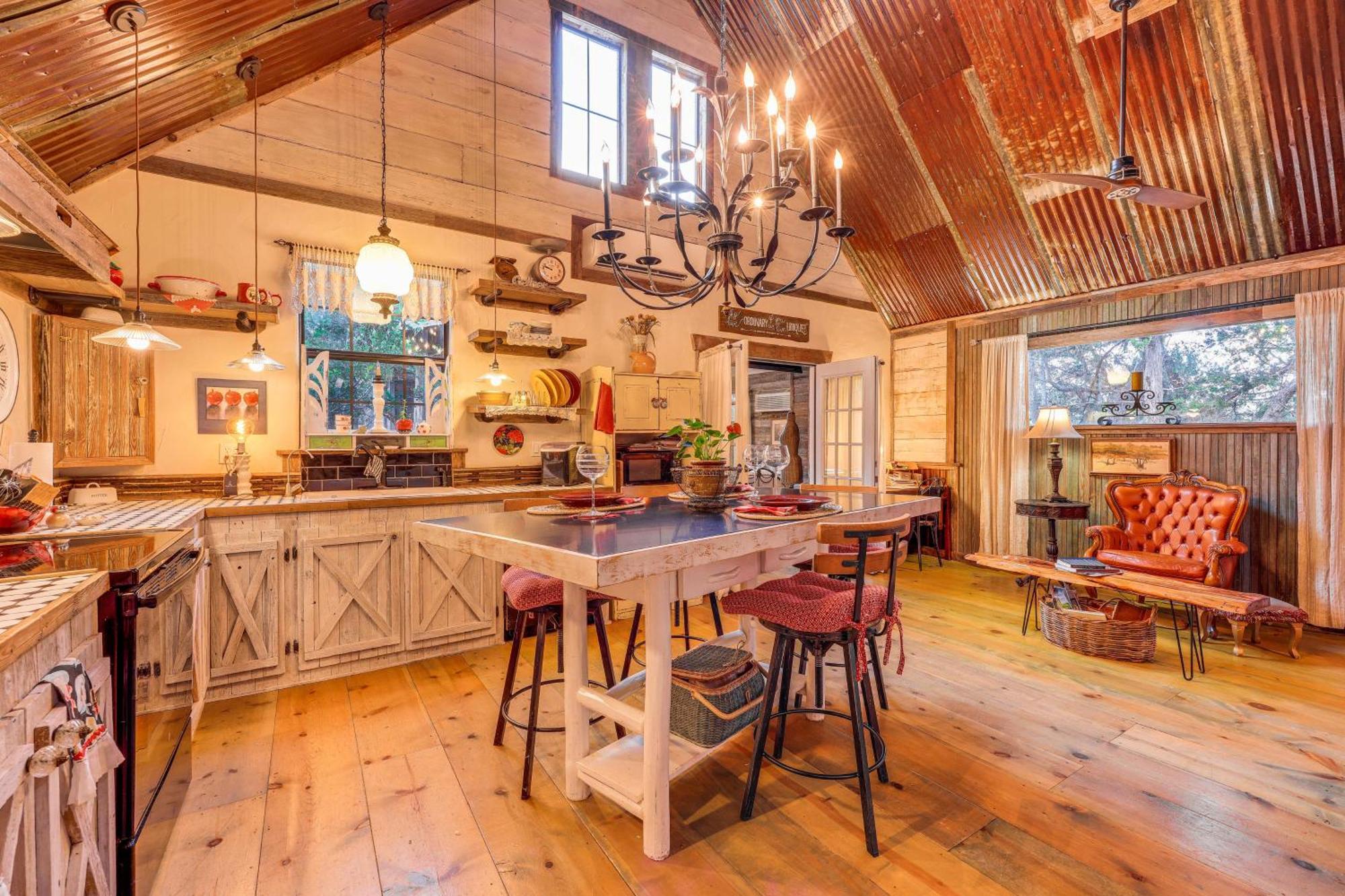 Pet-Friendly Wimberley Cabin With Fire Pit And Hot Tub Buitenkant foto