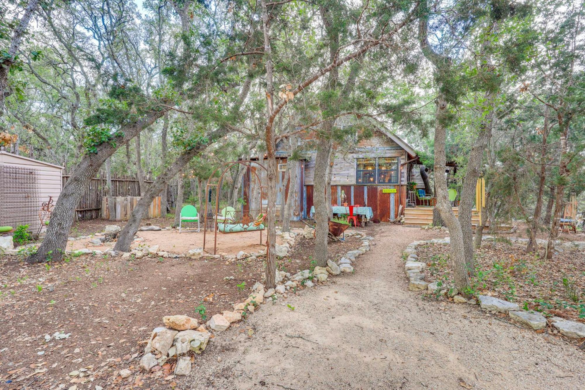 Pet-Friendly Wimberley Cabin With Fire Pit And Hot Tub Buitenkant foto