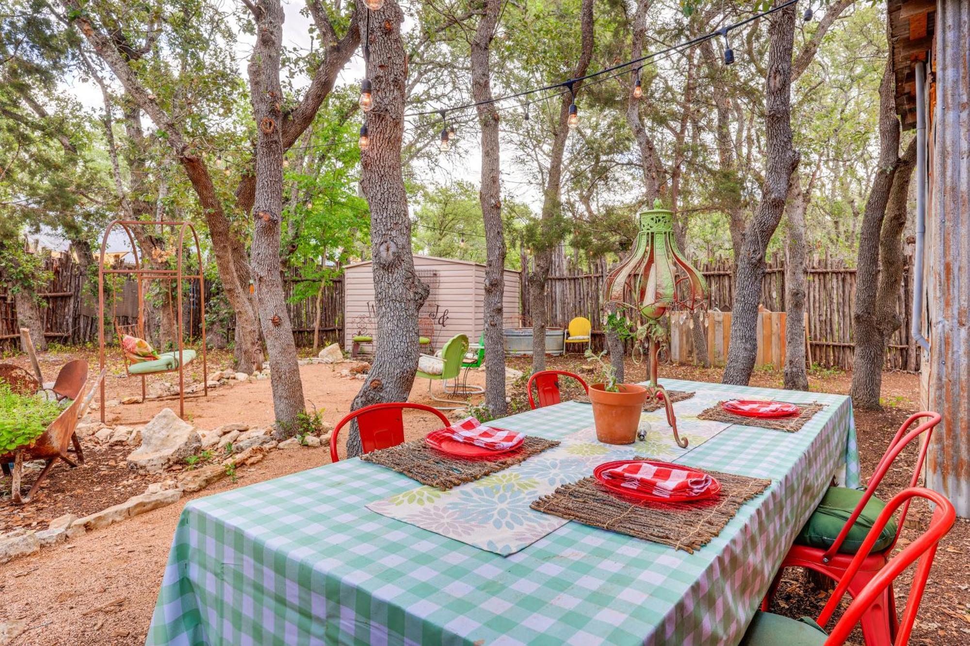 Pet-Friendly Wimberley Cabin With Fire Pit And Hot Tub Buitenkant foto