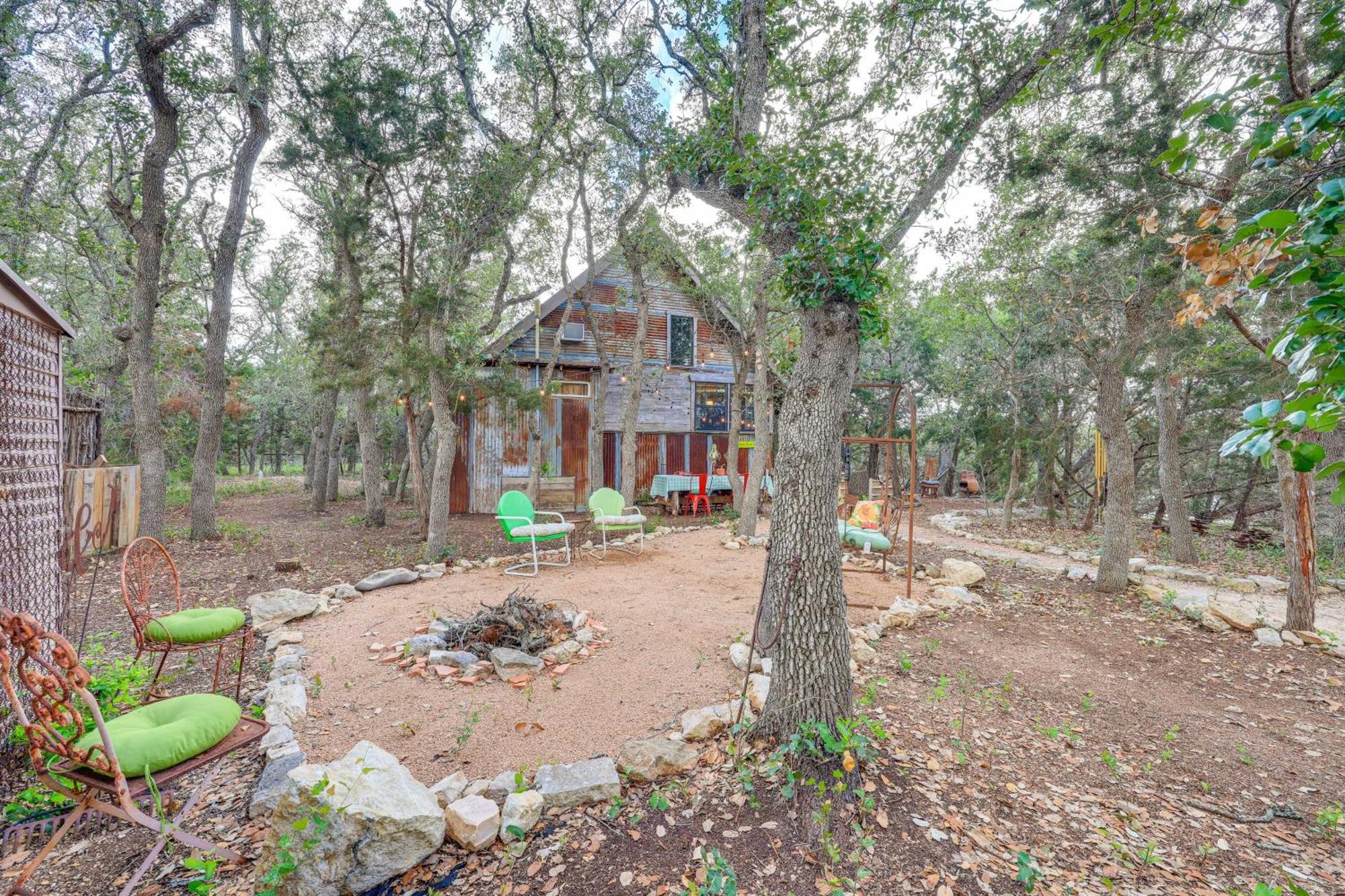 Pet-Friendly Wimberley Cabin With Fire Pit And Hot Tub Buitenkant foto