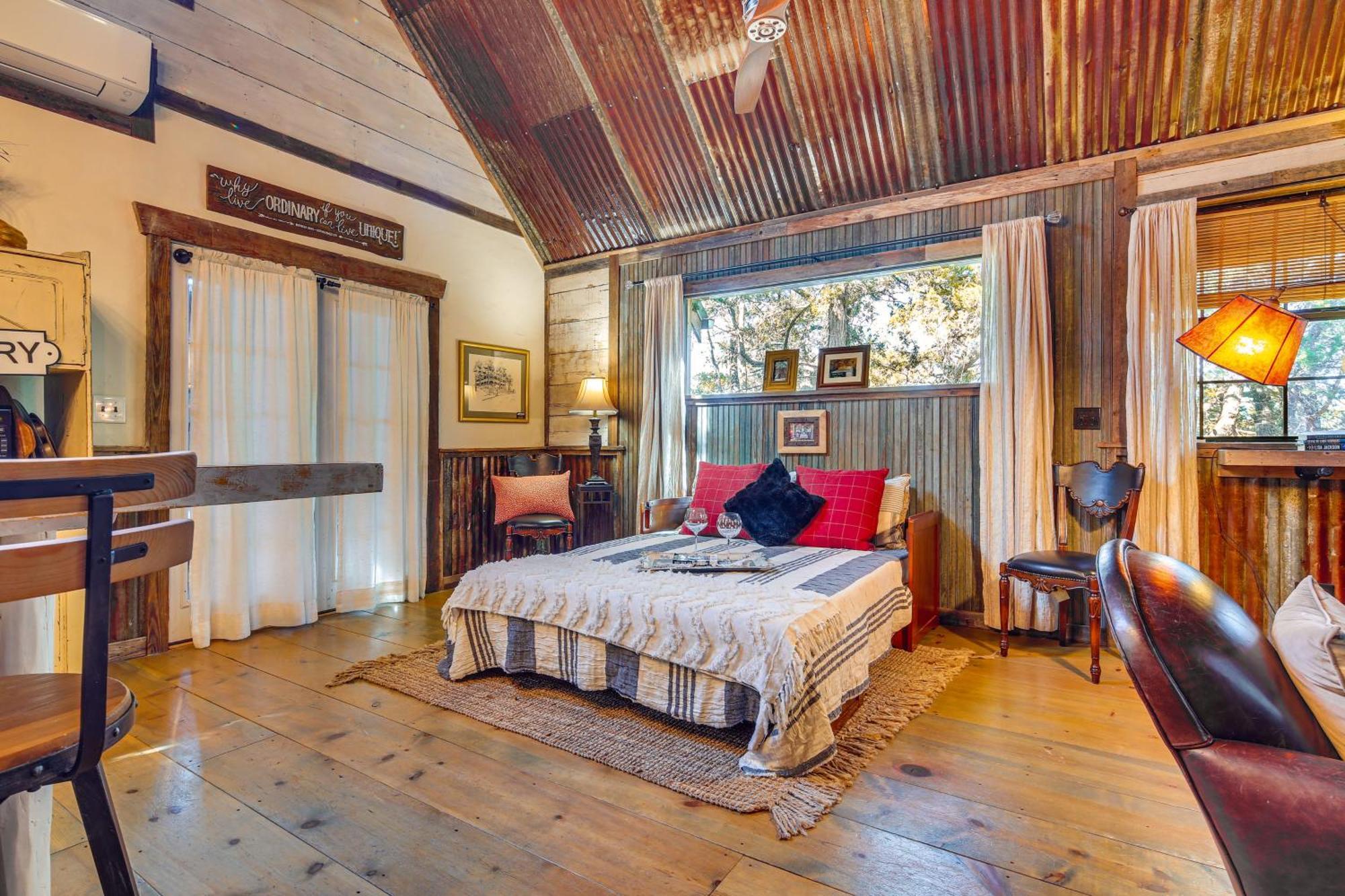 Pet-Friendly Wimberley Cabin With Fire Pit And Hot Tub Buitenkant foto
