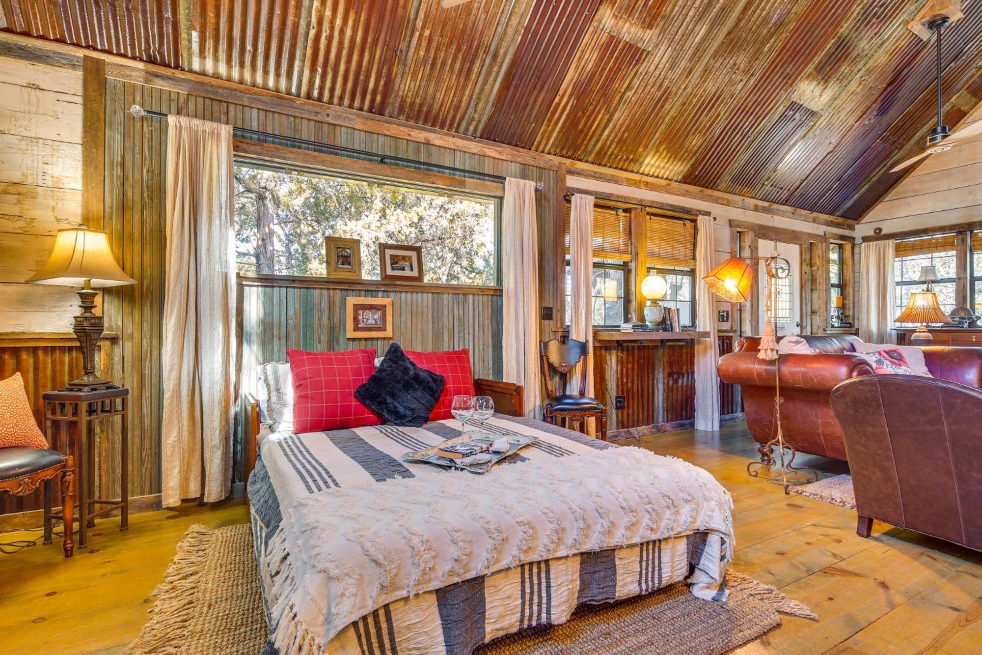 Pet-Friendly Wimberley Cabin With Fire Pit And Hot Tub Buitenkant foto